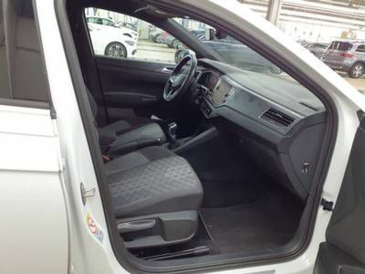 Fahrzeugabbildung Volkswagen Taigo R-Line 1.5 TSI DSG AHK Kamera Navi LED ACC