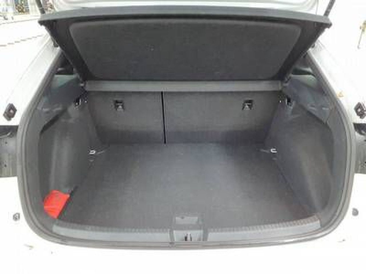 Fahrzeugabbildung Volkswagen Taigo R-Line 1.5 TSI DSG AHK Kamera Navi LED ACC