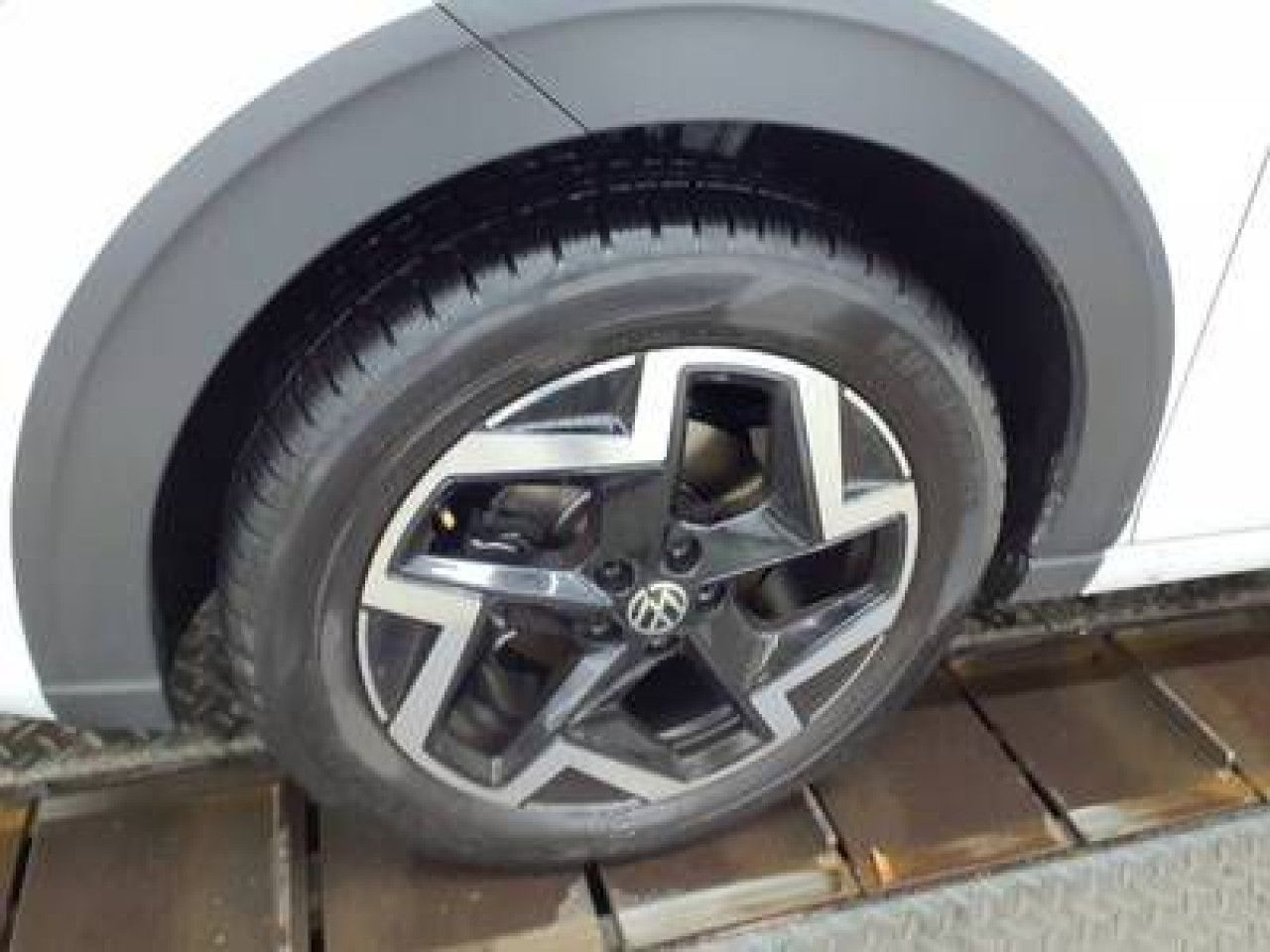 Fahrzeugabbildung Volkswagen Taigo R-Line 1.5 TSI DSG AHK Kamera Navi LED ACC