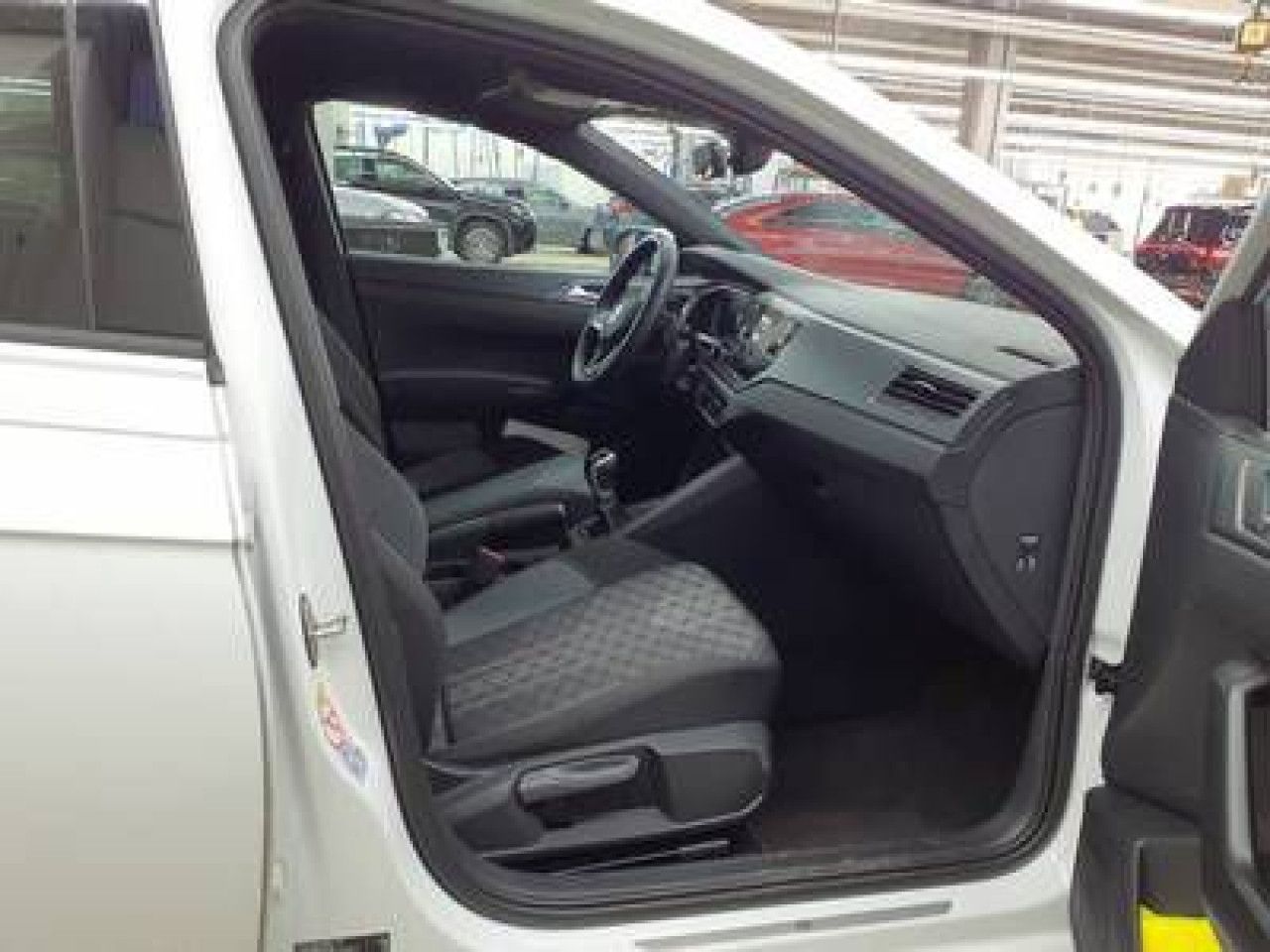 Fahrzeugabbildung Volkswagen Taigo R-Line 1.5 TSI DSG Navi IQ.Light AHK LED