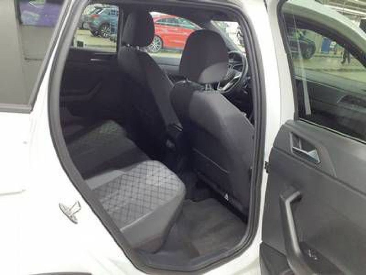 Fahrzeugabbildung Volkswagen Taigo R-Line 1.5 TSI DSG Navi IQ.Light AHK LED