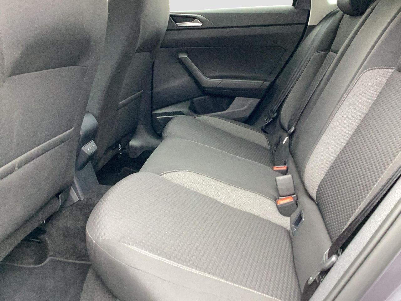 Fahrzeugabbildung Volkswagen Polo Life 1.0 TSI Navi LED ACC PDC SHZ Bluetooth