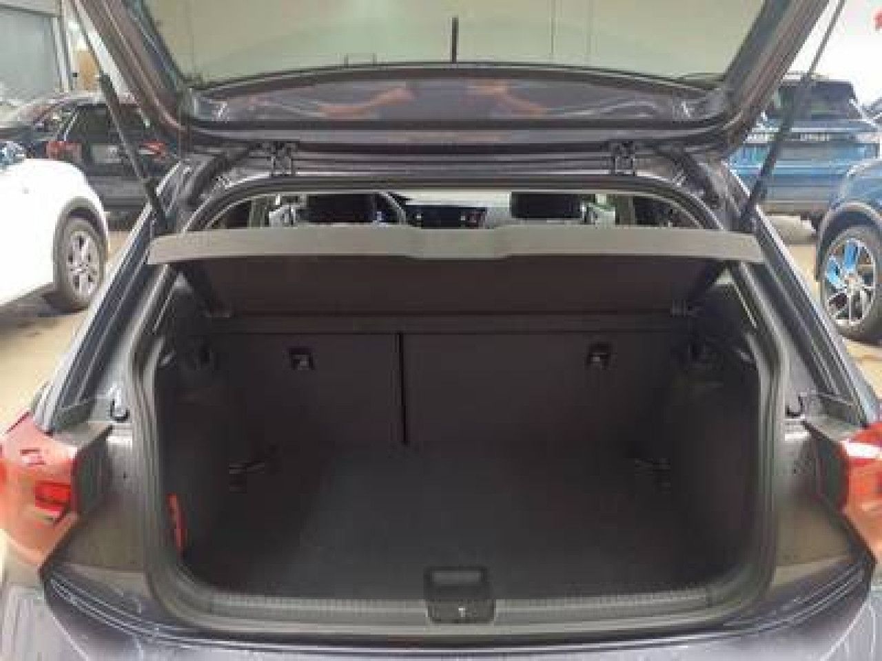 Fahrzeugabbildung Volkswagen Polo Life 1.0 TSI Navi LED ACC PDC SHZ Bluetooth