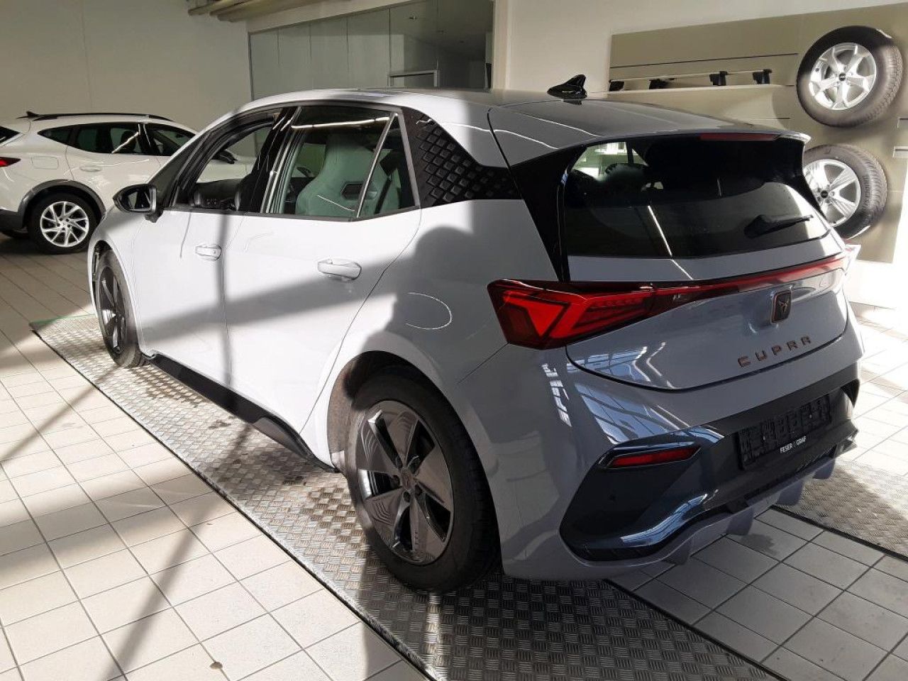 Fahrzeugabbildung CUPRA Born electric 62 kWh Navi LED Kamera ACC SHZ PDC