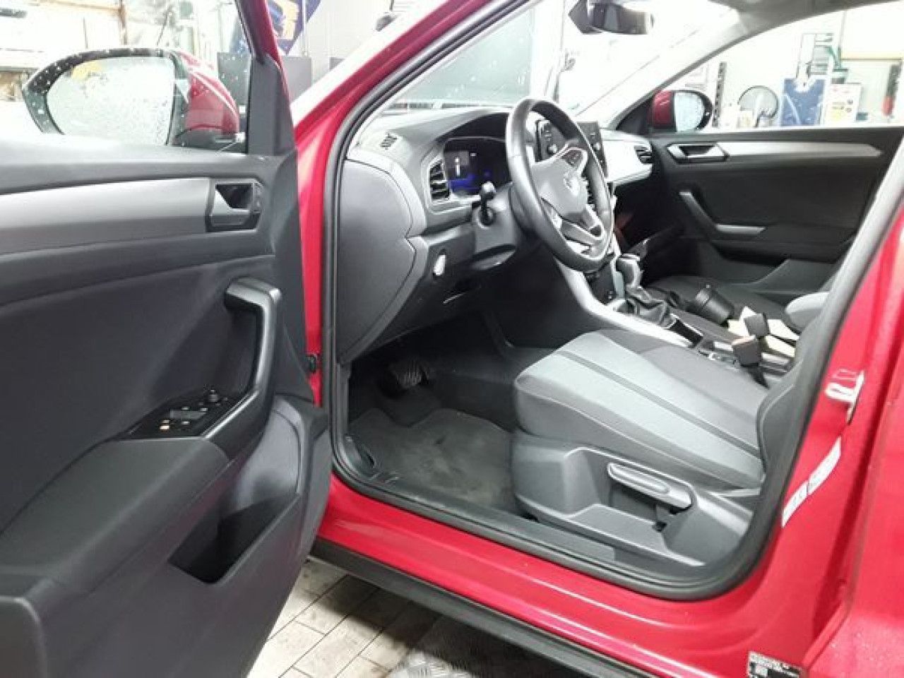 Fahrzeugabbildung Volkswagen T-ROC Life 1.5 TSI DSG Kamera Navi LED Bluetooth