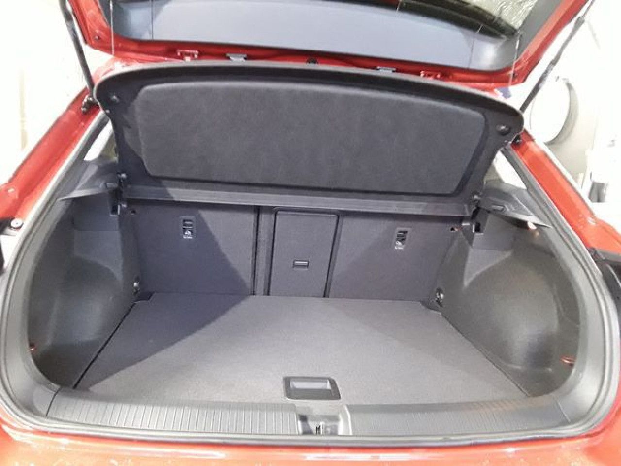 Fahrzeugabbildung Volkswagen T-ROC Life 1.5 TSI DSG Kamera Navi LED Bluetooth