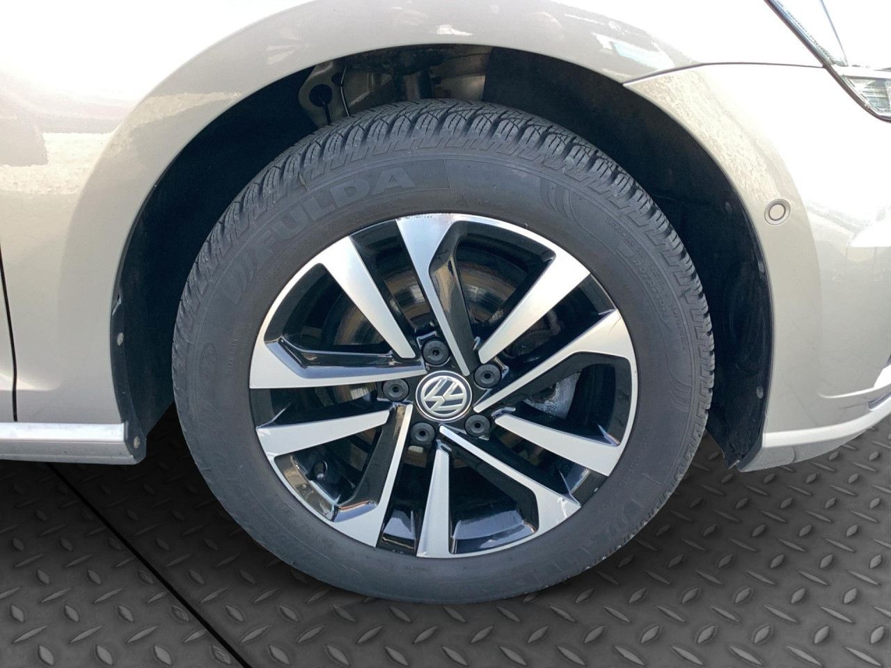 Fahrzeugabbildung Volkswagen Golf VII Comfortline IQ.DRIVE 1.0 TSI AHK Navi