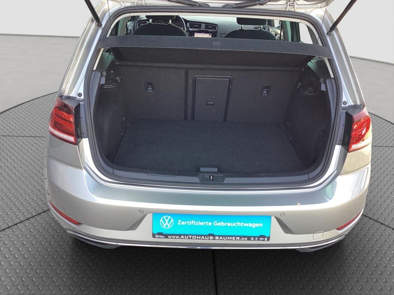 Fahrzeugabbildung Volkswagen Golf VII Comfortline IQ.DRIVE 1.0 TSI AHK Navi