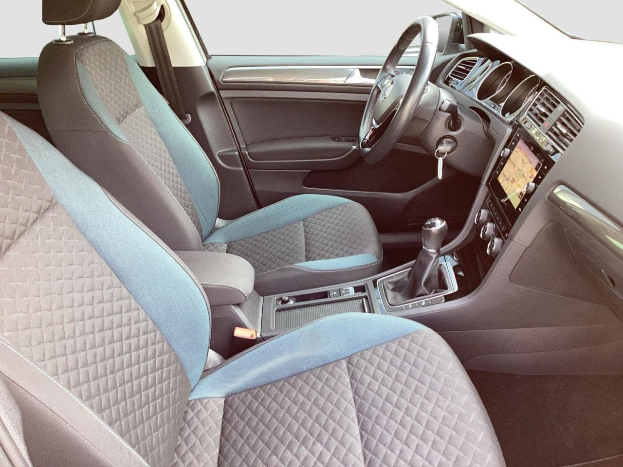 Fahrzeugabbildung Volkswagen Golf VII Comfortline IQ.DRIVE 1.0 TSI AHK Navi