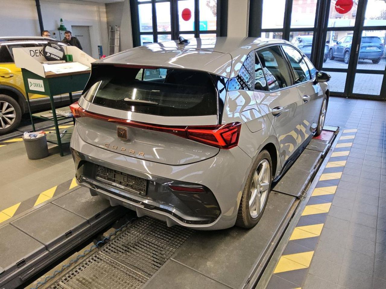 Fahrzeugabbildung CUPRA Born electric 62 kWh Kamera Sitzheizung Navi LED