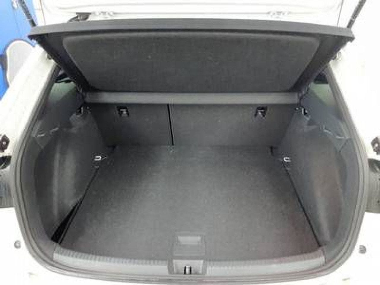 Fahrzeugabbildung Volkswagen Taigo R-Line 1.5 TSI DSG AHK Navi LED Kamera