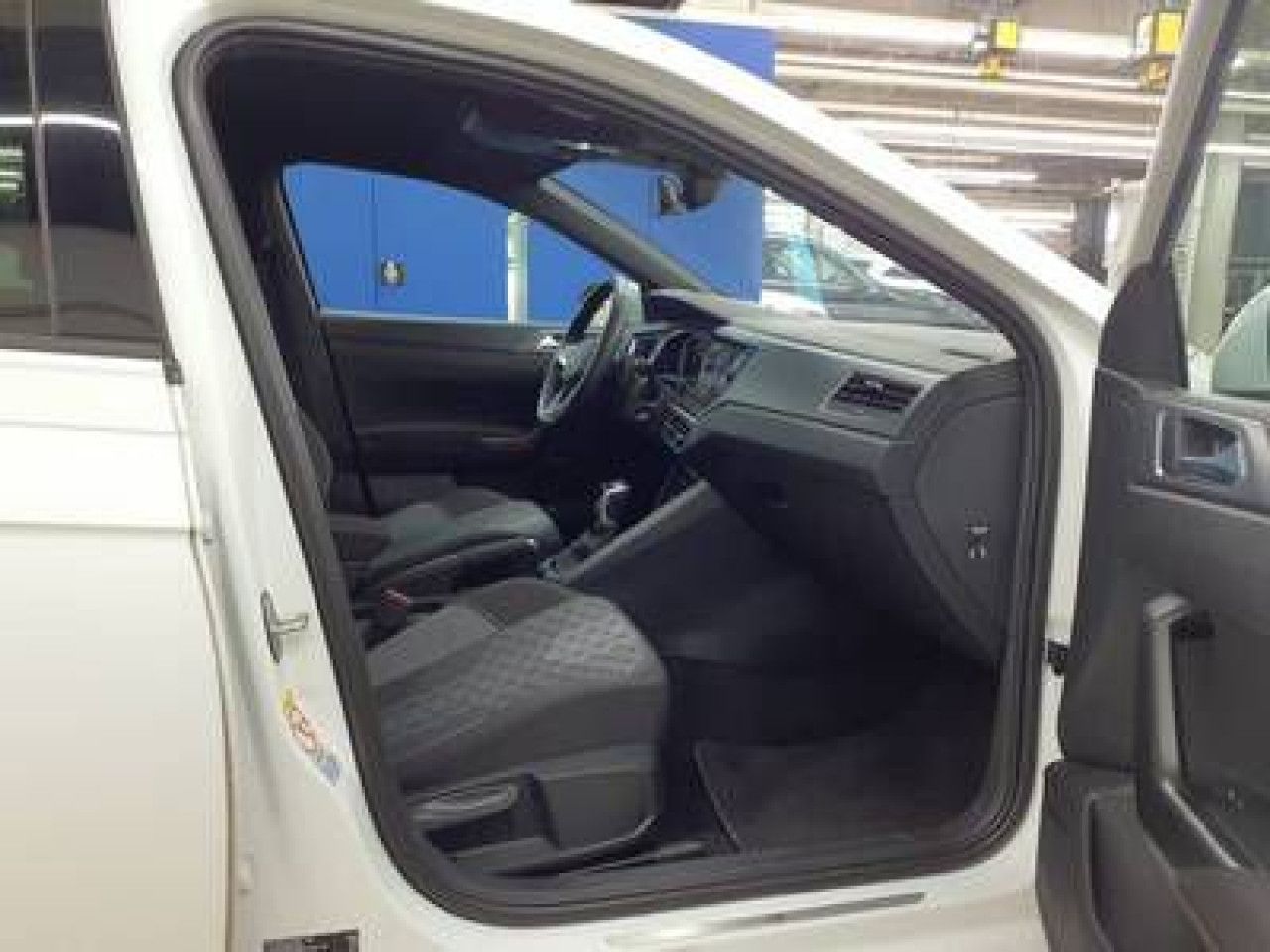 Fahrzeugabbildung Volkswagen Taigo R-Line 1.5 TSI DSG AHK Navi LED Kamera