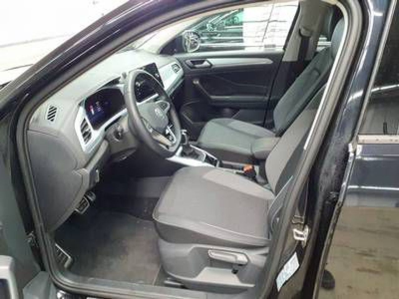 Fahrzeugabbildung Volkswagen T-ROC Life 2.0 TDI DSG AHK Navi LED Kamera ACC