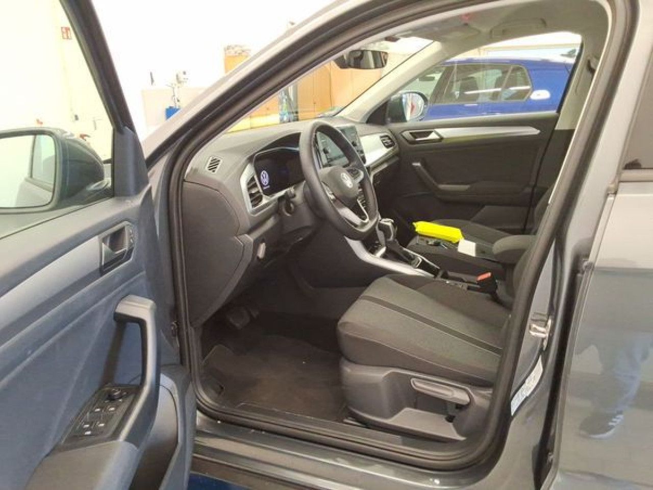 Fahrzeugabbildung Volkswagen T-ROC Life 1.5 TSI DSG Kamera LED Navi ACC SHZ