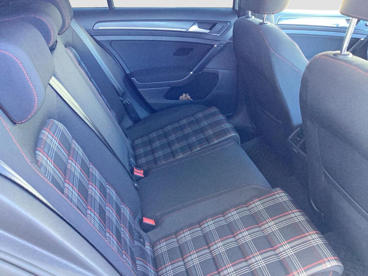 Fahrzeugabbildung Volkswagen Golf VII GTI Performance 2.0 TSI DSG LED NAVI