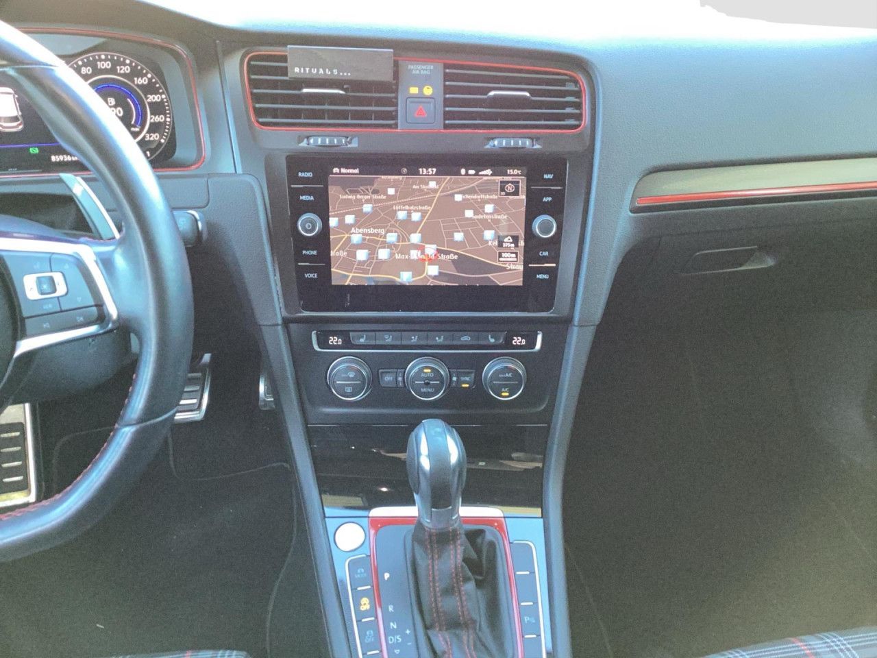 Fahrzeugabbildung Volkswagen Golf VII GTI Performance 2.0 TSI DSG LED NAVI