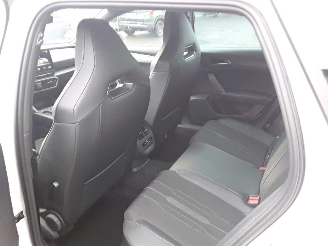 Fahrzeugabbildung CUPRA Leon Sportstourer VZ 2.0 TSI DSG Kamera Navi LED