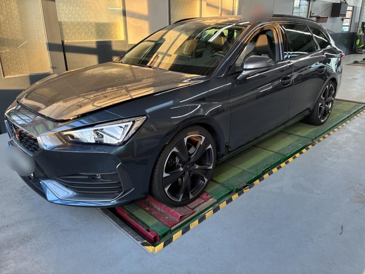 Fahrzeugabbildung CUPRA Leon Sportstourer VZ 2.0 TSI DSG Kamera LED Navi