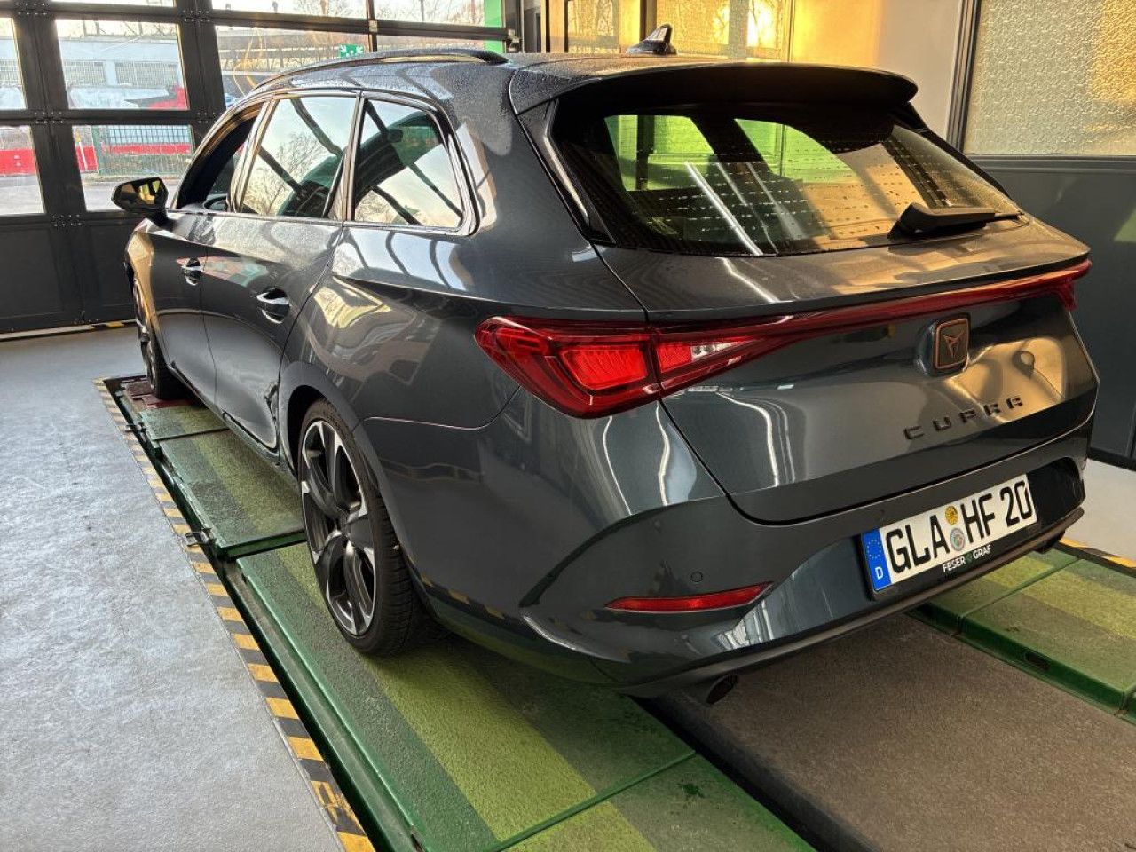 Fahrzeugabbildung CUPRA Leon Sportstourer VZ 2.0 TSI DSG Kamera LED Navi