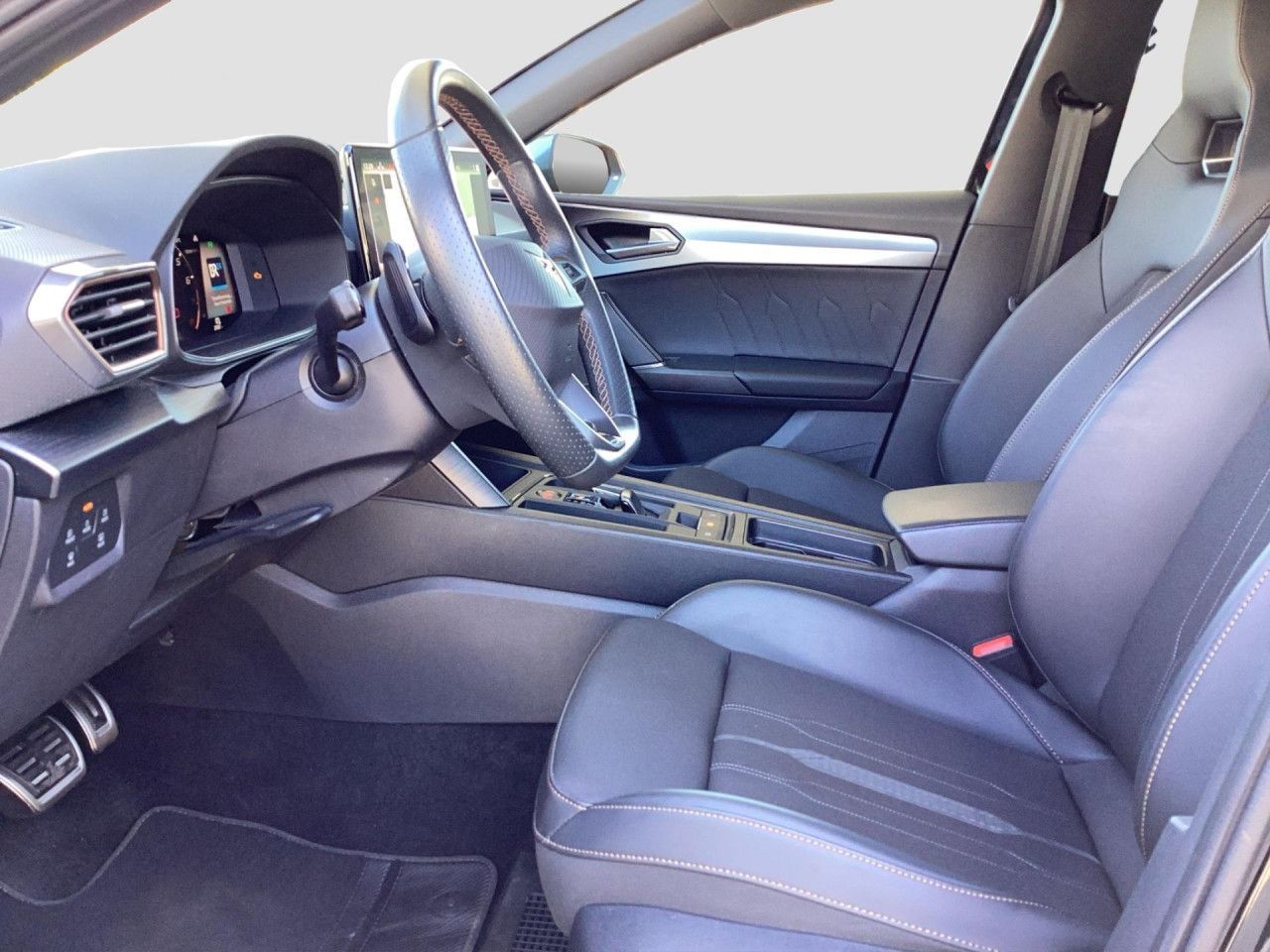 Fahrzeugabbildung CUPRA Leon Sportstourer VZ 2.0 TSI DSG Navi LED Klima