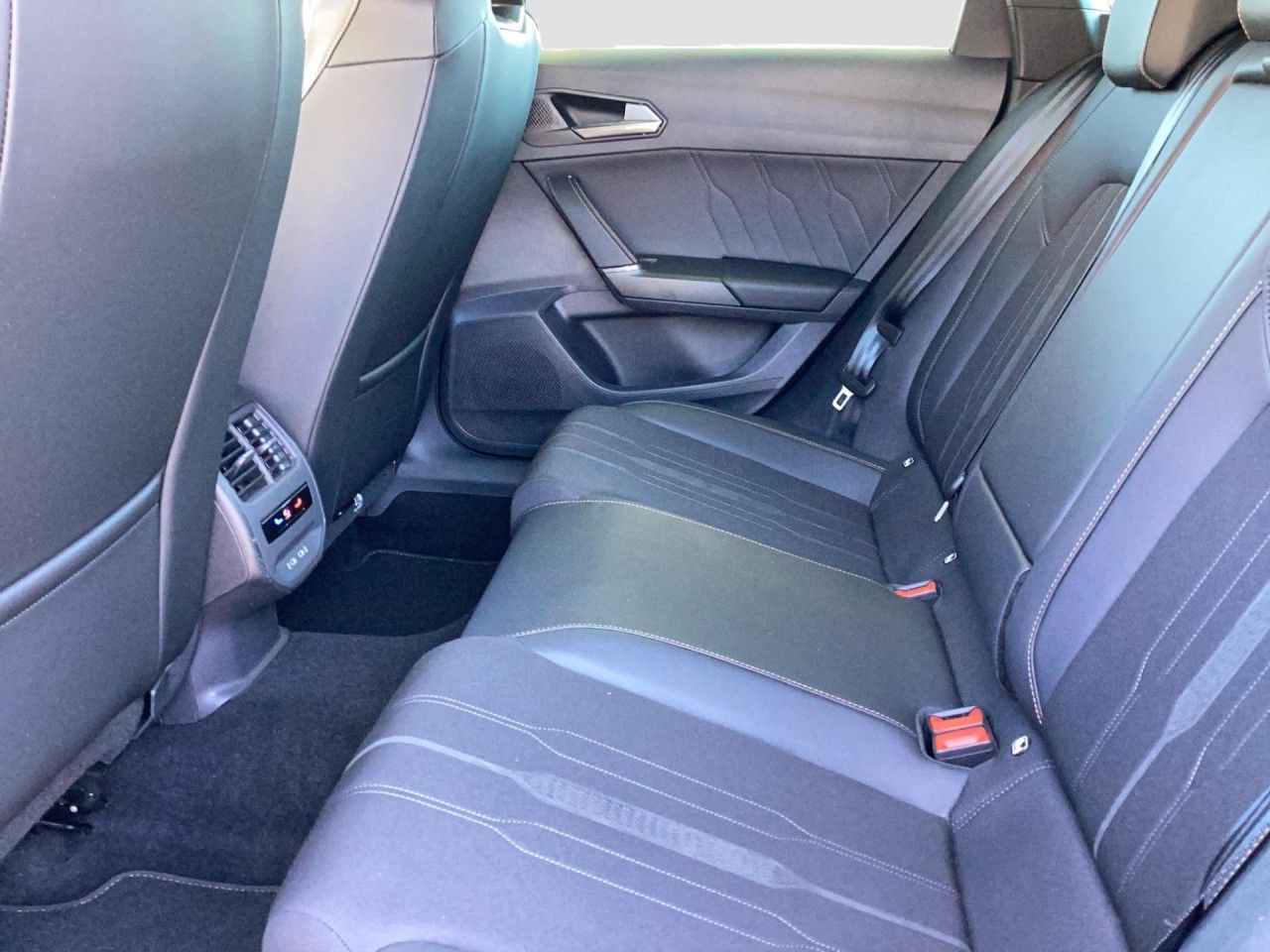 Fahrzeugabbildung CUPRA Leon Sportstourer VZ 2.0 TSI DSG Navi LED Klima