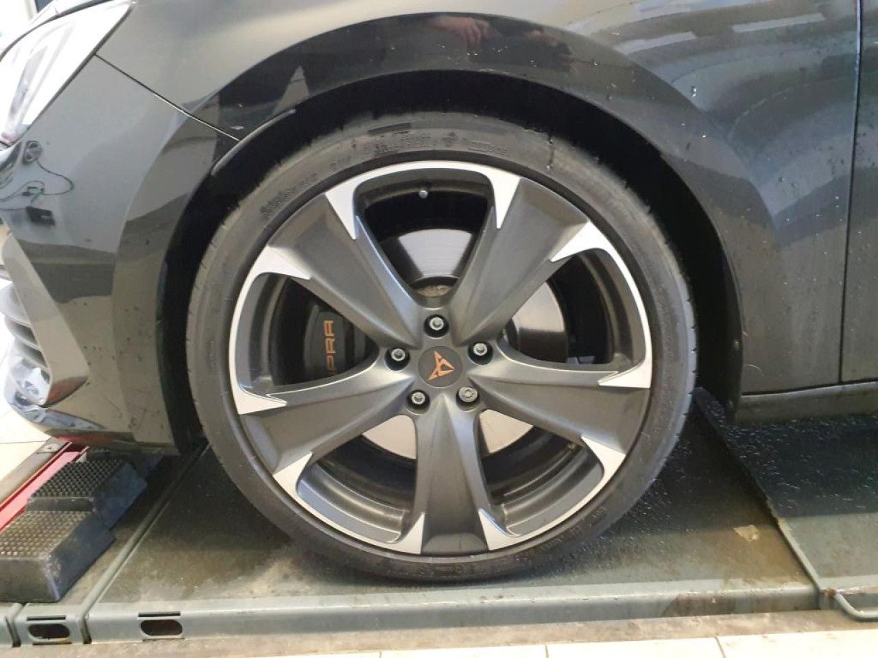 Fahrzeugabbildung CUPRA Leon Sportstourer VZ 2.0 TSI DSG Navi LED Klima