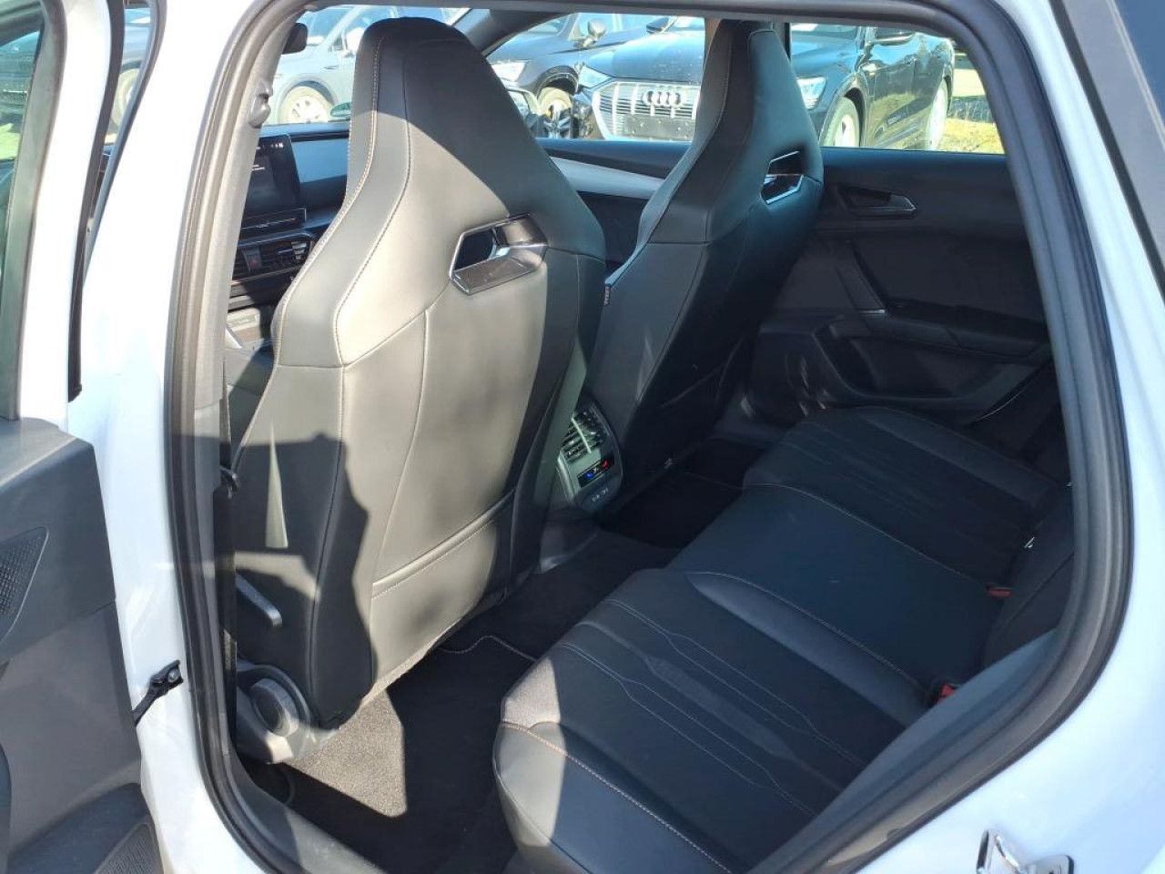 Fahrzeugabbildung CUPRA Leon ST VZ 2.0 TSI DSG Kamera LED Navi Bluetooth