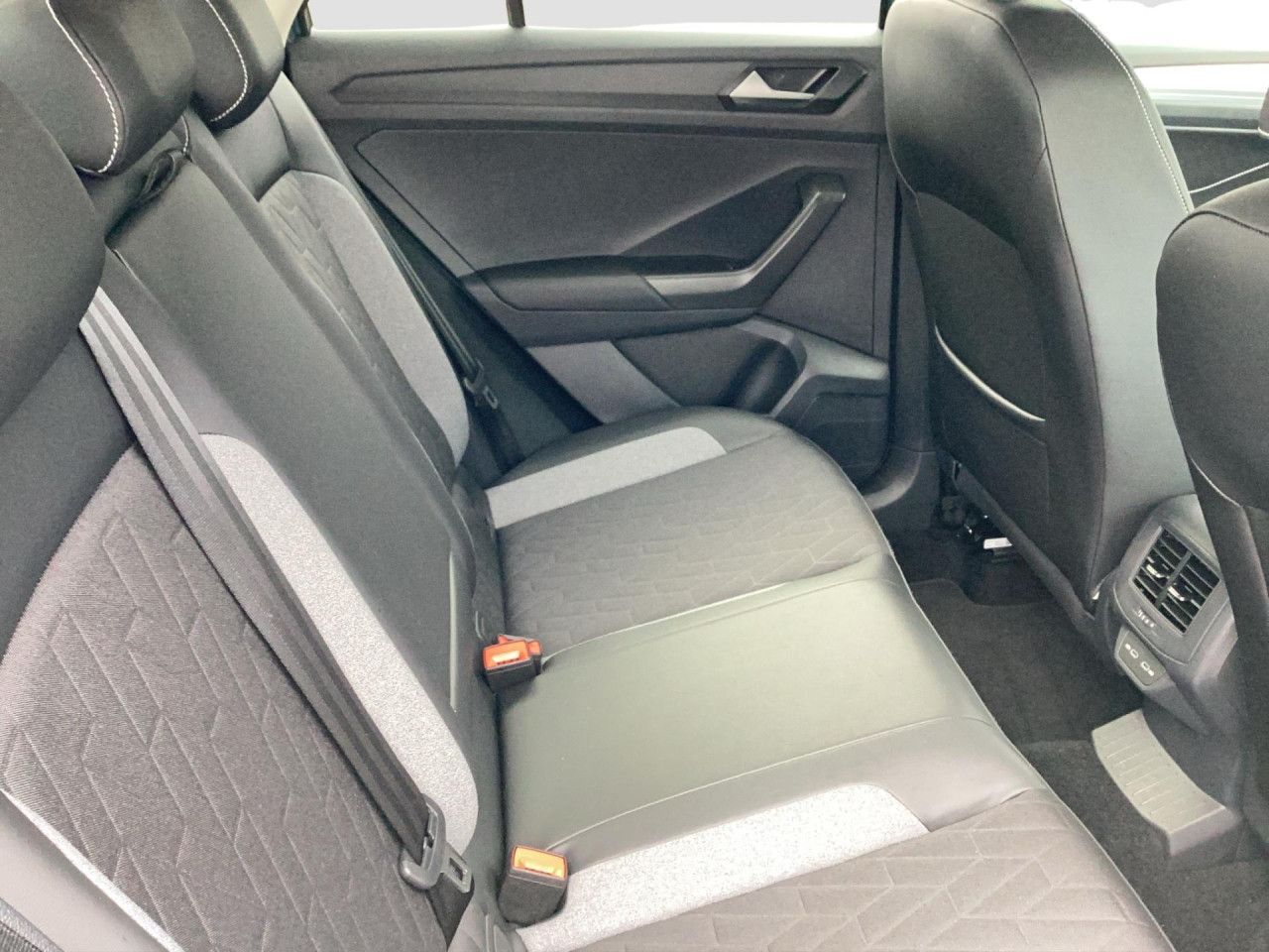 Fahrzeugabbildung Volkswagen T-ROC GOAL 2.0 TDI DSG Kamera Navi LED-Plus AHK