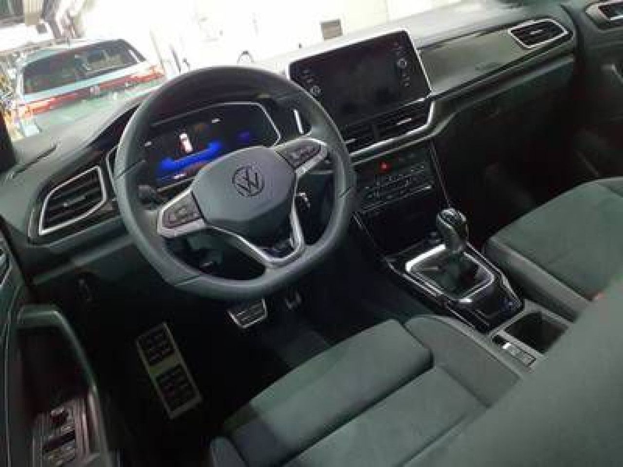 Fahrzeugabbildung Volkswagen T-Roc R-Line 1.5 TSI DSG AHK Navi Kamera LED