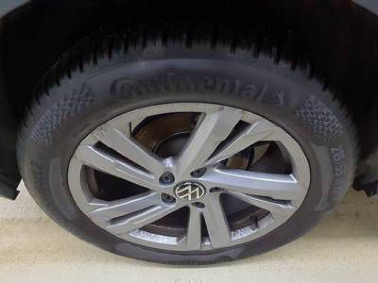 Fahrzeugabbildung Volkswagen T-Roc R-Line 1.5 TSI DSG AHK Navi Kamera LED