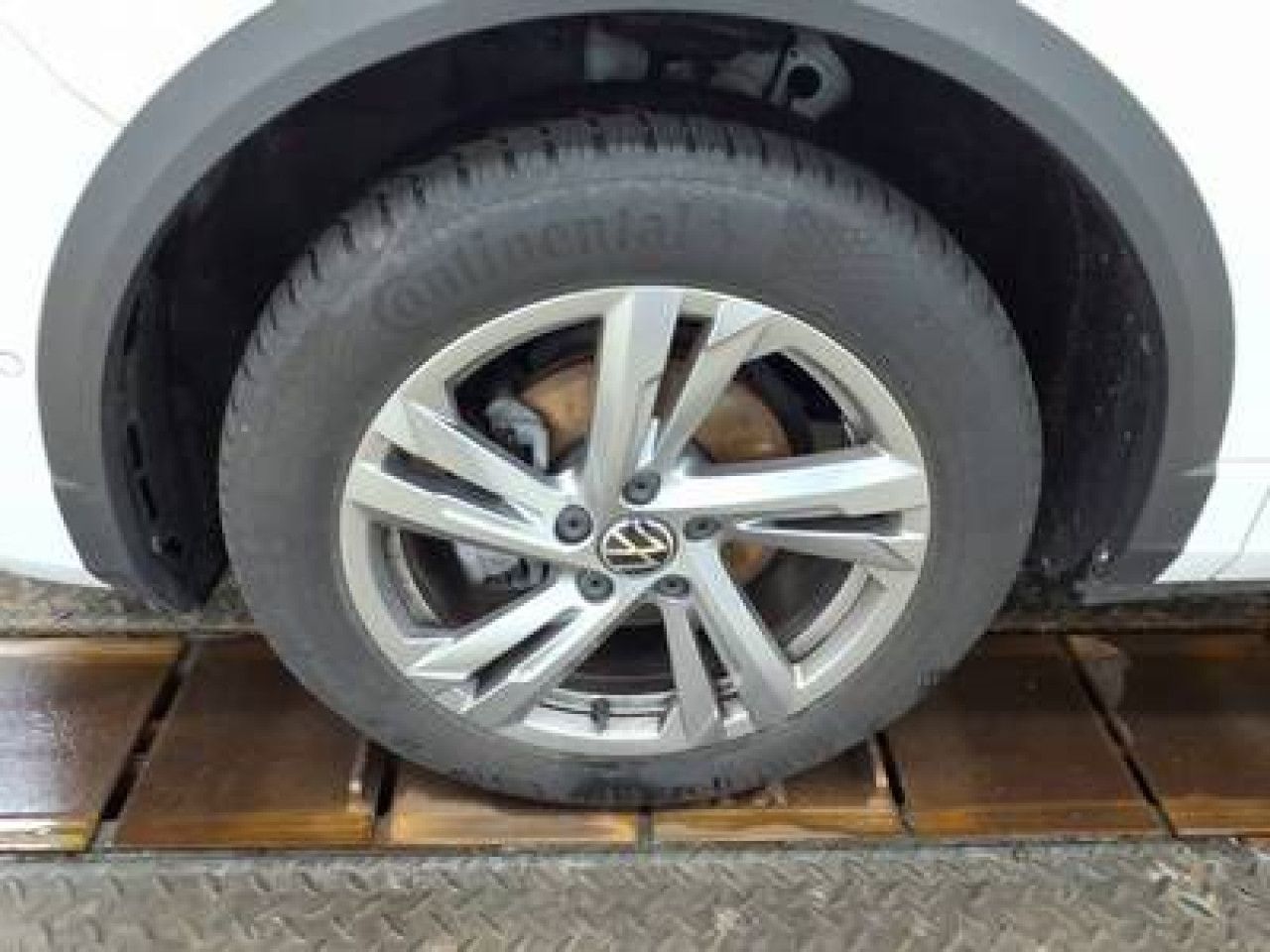 Fahrzeugabbildung Volkswagen T-ROC R-Line 1.5 TSI DSG AHK Navi Kamera LED