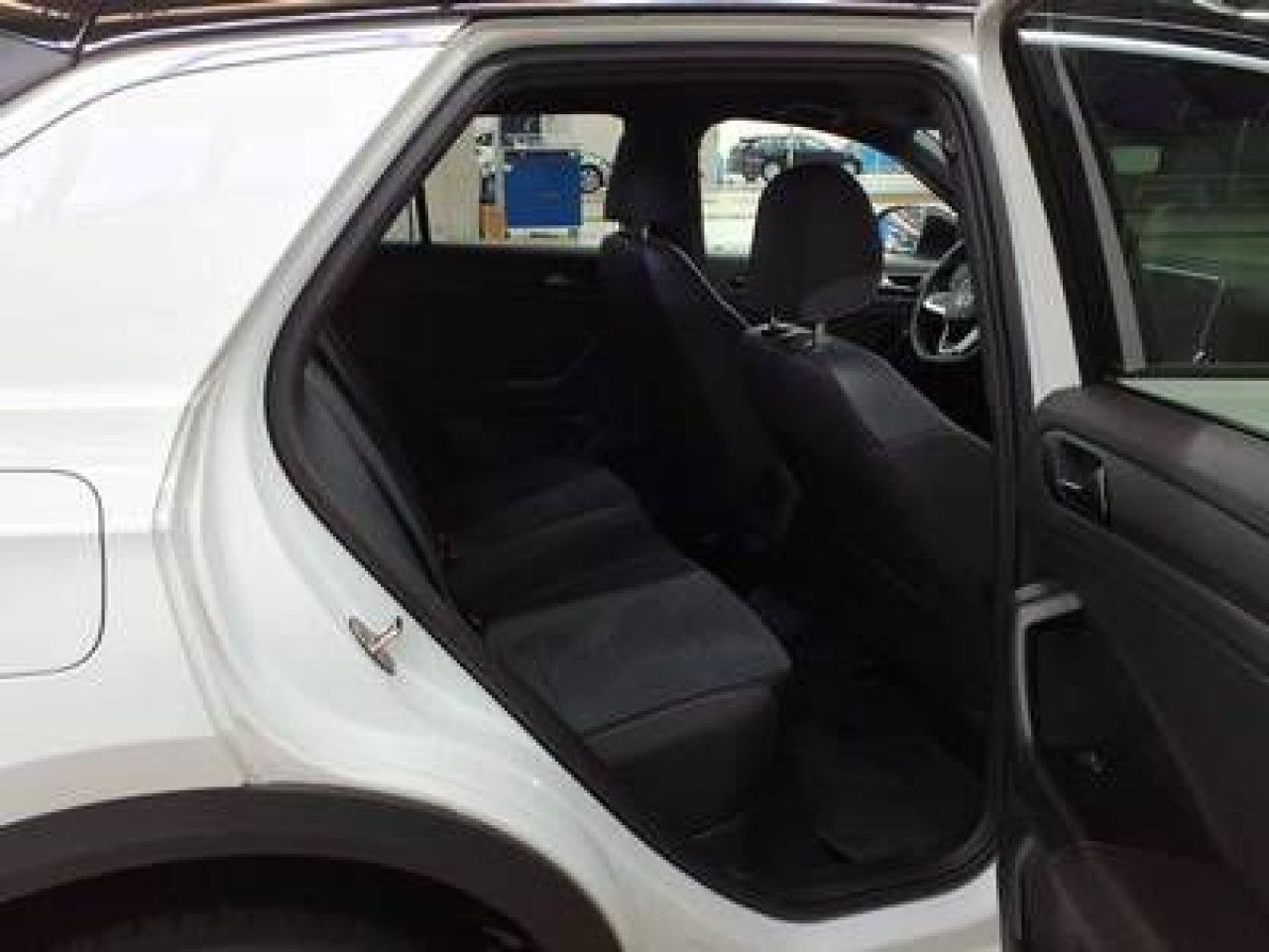 Fahrzeugabbildung Volkswagen T-ROC R-Line 1.5 TSI DSG AHK Navi Kamera LED