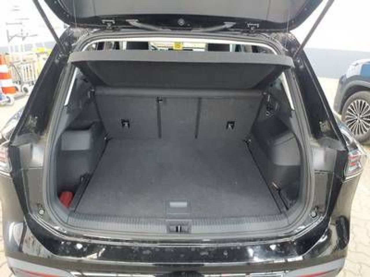 Fahrzeugabbildung Volkswagen Tiguan GOAL 2.0 TDI DSG AHK Kamera Navi LED-Plus