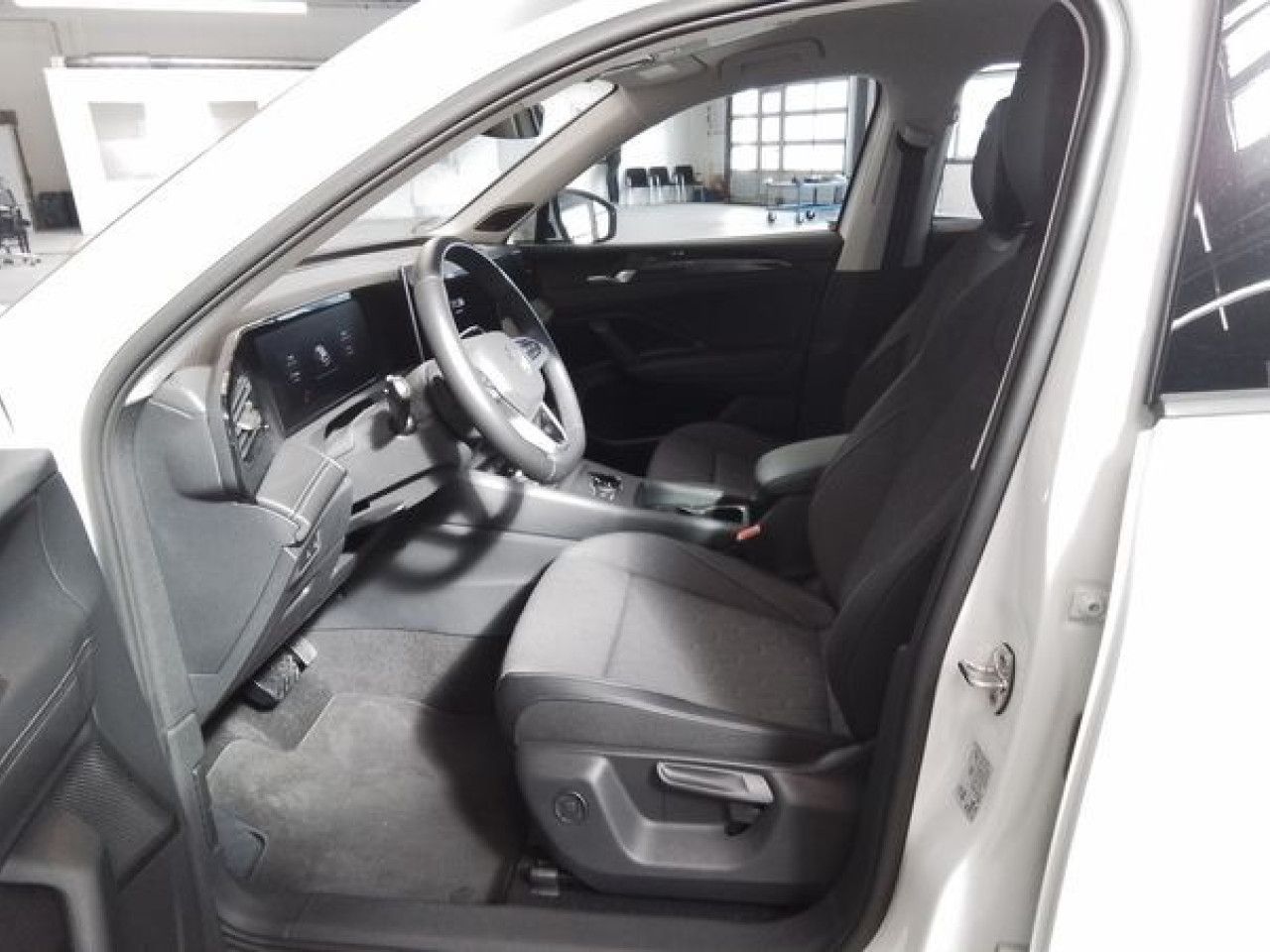 Fahrzeugabbildung Volkswagen Tiguan Life 1.5 eTSI DSG AHK Kamera Navi LED