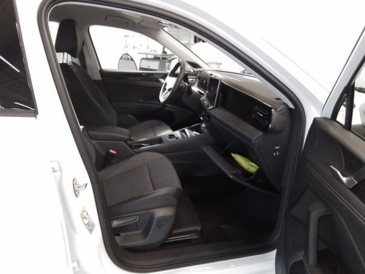 Fahrzeugabbildung Volkswagen Tiguan Life 1.5 eTSI DSG AHK Kamera Navi LED