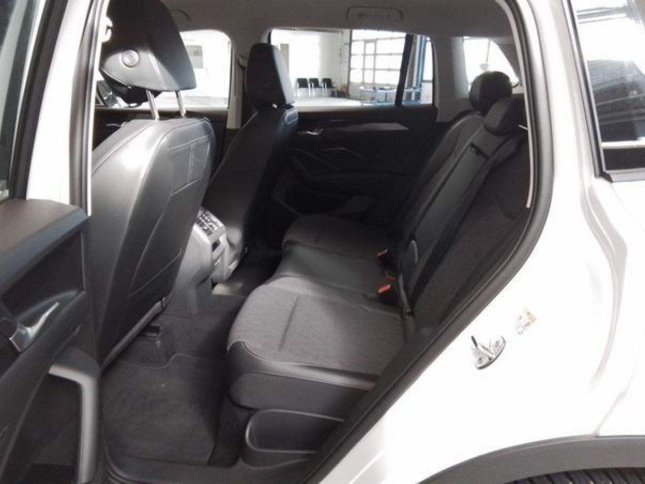 Fahrzeugabbildung Volkswagen Tiguan Life 1.5 eTSI DSG AHK Kamera Navi LED