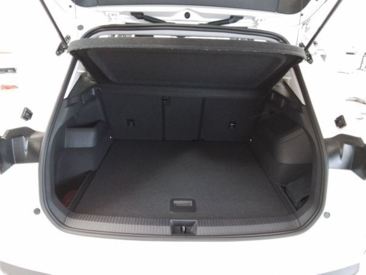 Fahrzeugabbildung Volkswagen Tiguan Life 1.5 eTSI DSG AHK Kamera Navi LED