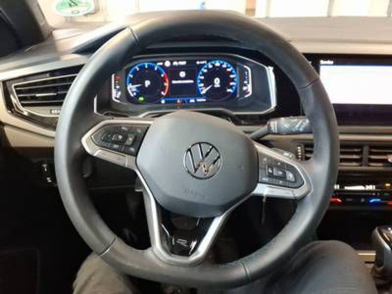 Fahrzeugabbildung Volkswagen Taigo R-Line 1.5 TSI DSG AHK Kamera Navi LED ACC