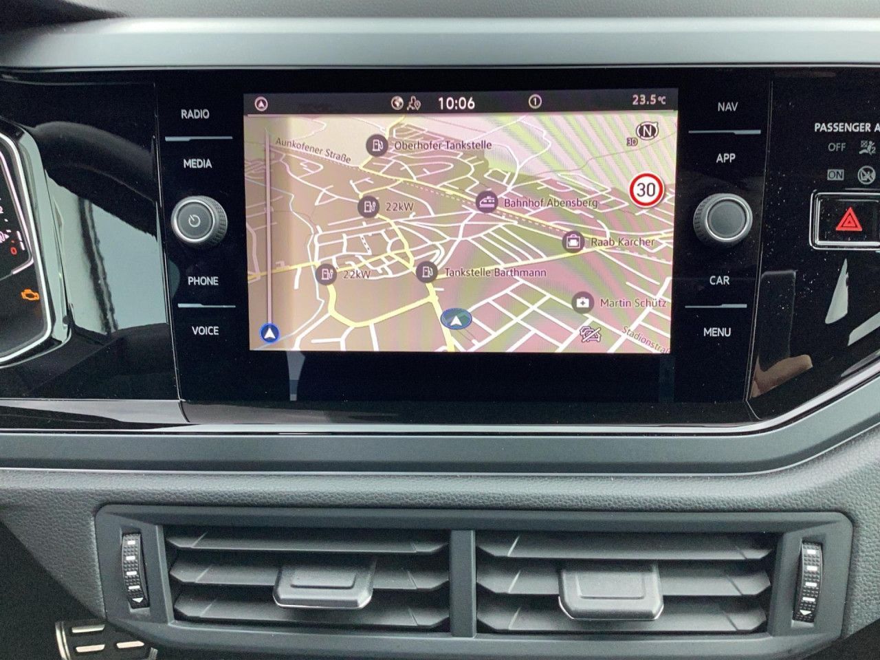 Fahrzeugabbildung Volkswagen Taigo R-Line 1.5 TSI DSG AHK Kamera Navi LED ACC