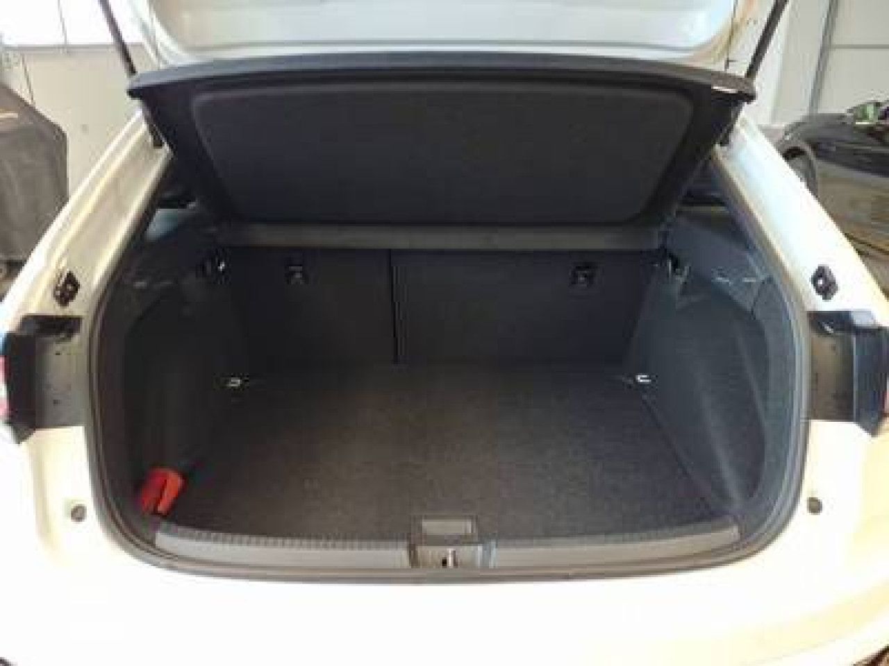 Fahrzeugabbildung Volkswagen Taigo R-Line 1.5 TSI DSG AHK Kamera Navi LED ACC
