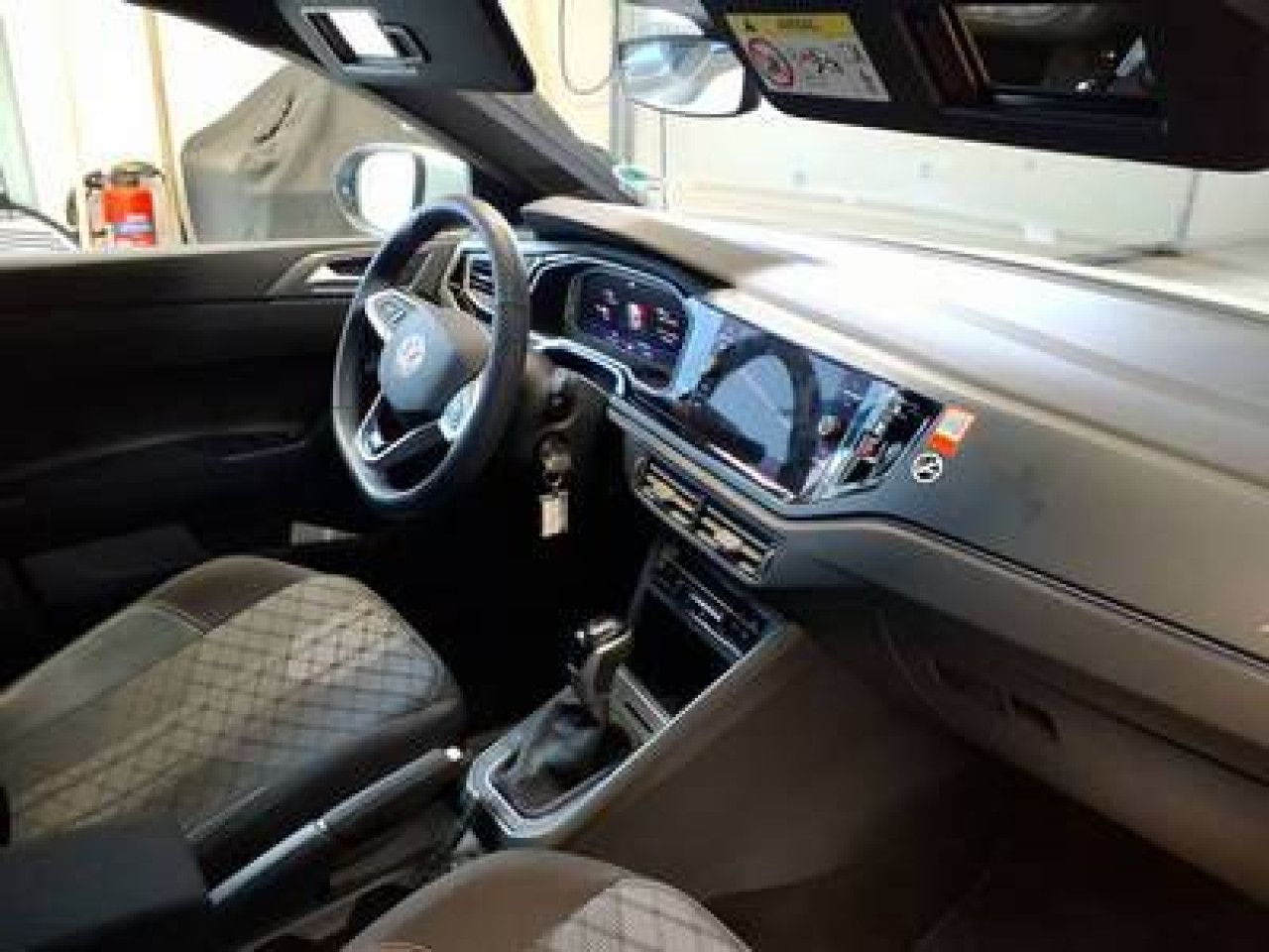 Fahrzeugabbildung Volkswagen Taigo R-Line 1.5 TSI DSG AHK Kamera Navi LED ACC