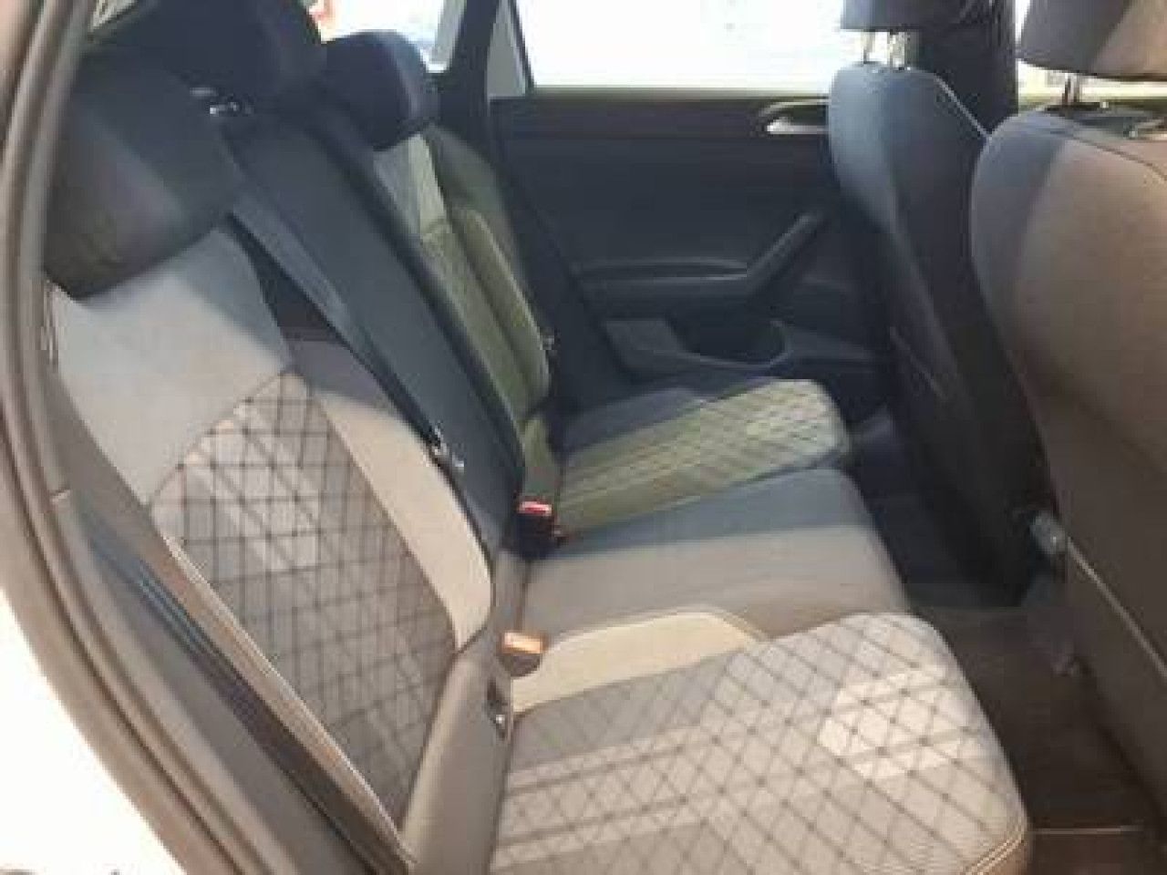 Fahrzeugabbildung Volkswagen Taigo R-Line 1.5 TSI DSG AHK Kamera Navi LED ACC