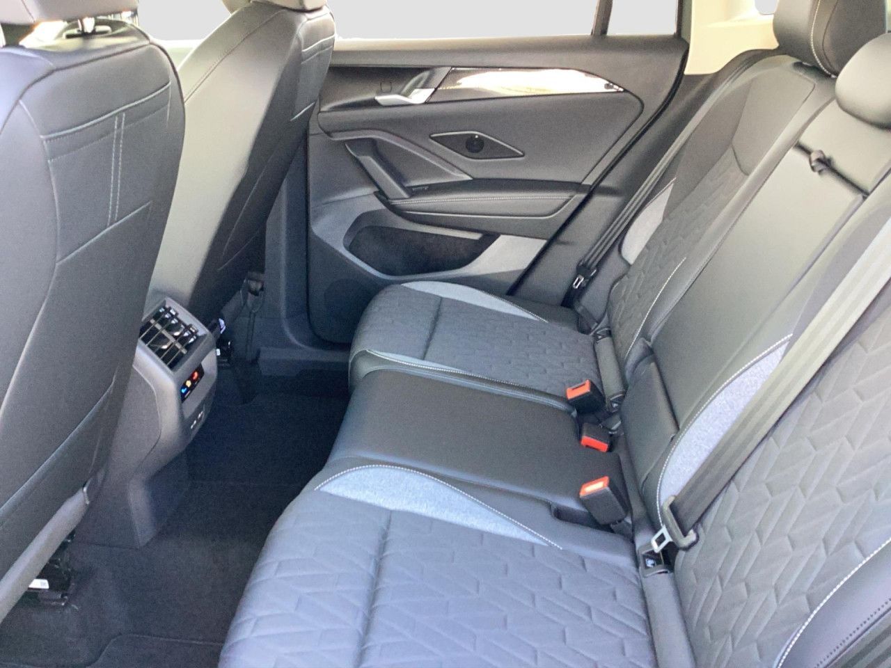 Fahrzeugabbildung Volkswagen Tiguan ENERGY 1.5 l eTSI OPF 110 kW (150 PS) LED