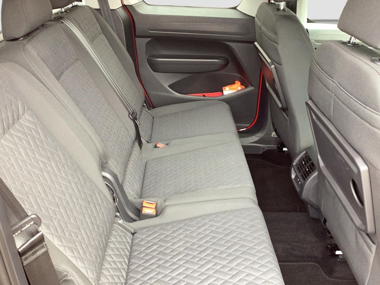 Fahrzeugabbildung Volkswagen Caddy Life 1.5 TSI DSG AHK Navi Climatronic SHZ