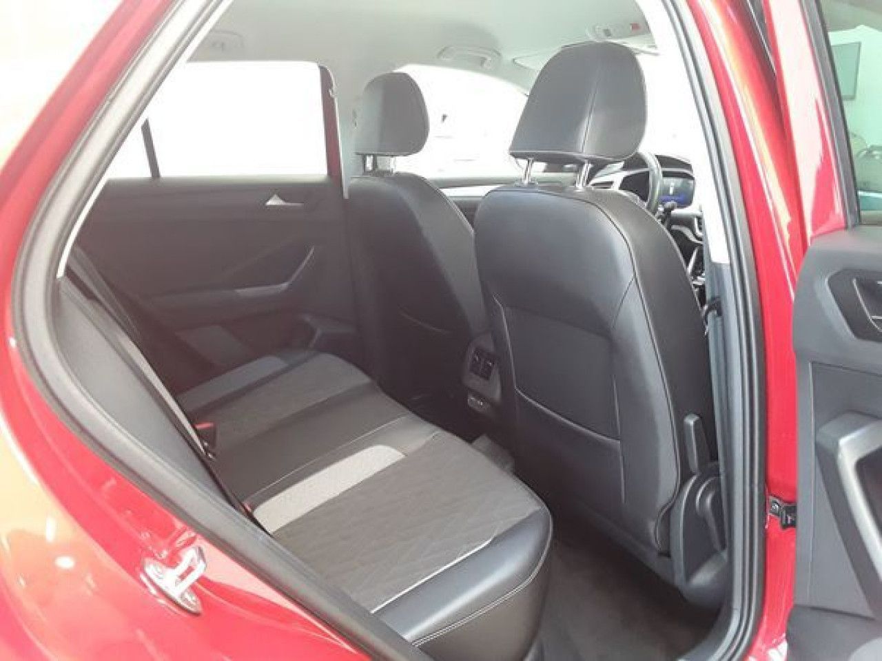 Fahrzeugabbildung Volkswagen T-ROC Life 1.5 TSI DSG Kamera Navi LED-Plus