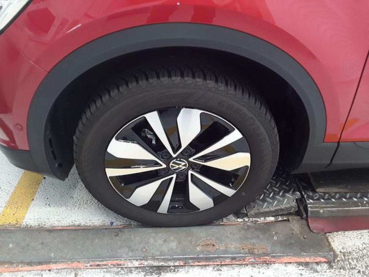 Fahrzeugabbildung Volkswagen T-ROC Life 1.5 TSI DSG Kamera Navi LED-Plus