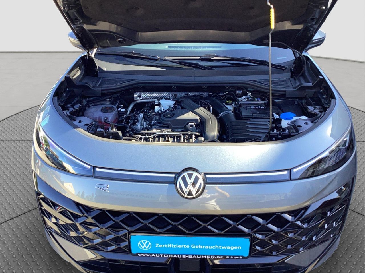 Fahrzeugabbildung Volkswagen T-Roc R-Line 1.5 l eTSI OPF 110 kW (150 PS) LED