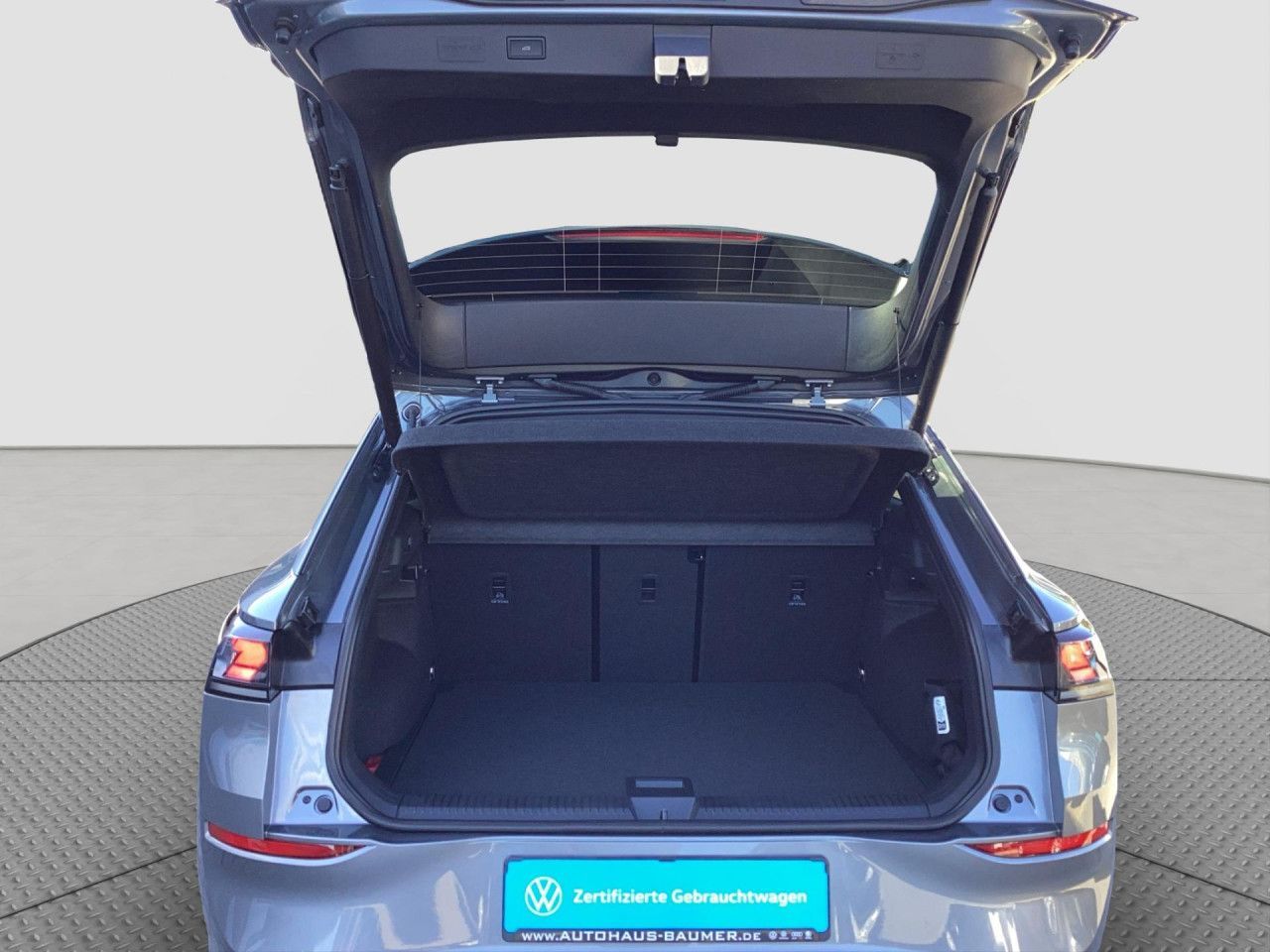 Fahrzeugabbildung Volkswagen T-Roc R-Line 1.5 l eTSI OPF 110 kW (150 PS) LED