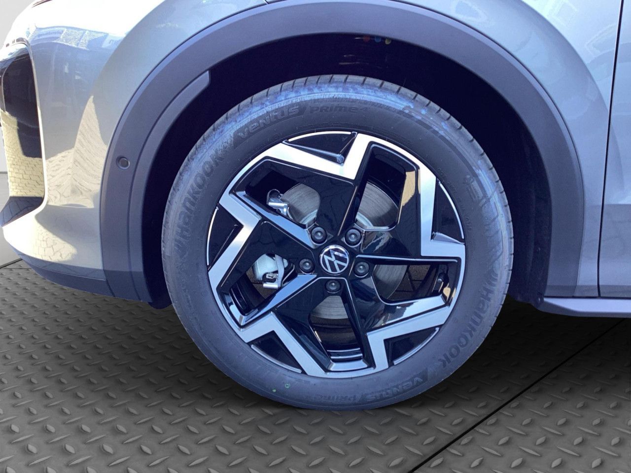 Fahrzeugabbildung Volkswagen T-Roc R-Line 1.5 l eTSI OPF 110 kW (150 PS) LED