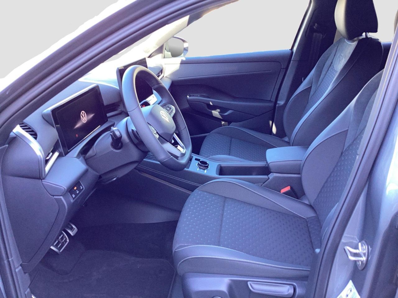Fahrzeugabbildung Volkswagen T-Roc R-Line 1.5 l eTSI OPF 110 kW (150 PS) LED